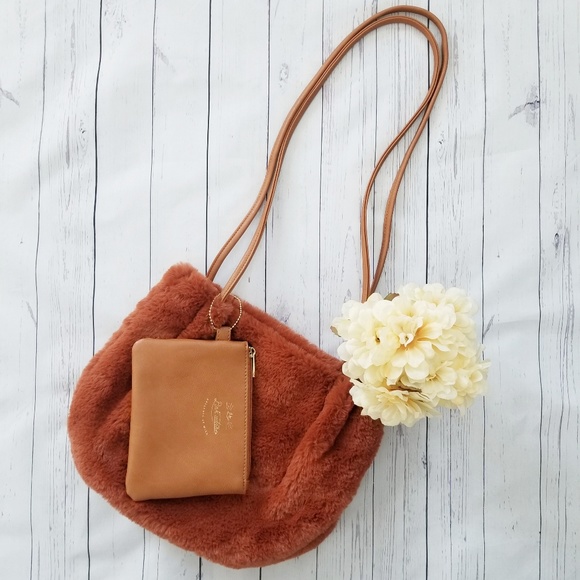 Pink Adobe Handbags - 🌹 Pink Adobe Faux Far Hand/Shoulder Bag